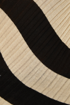 بلوزة تيغان حرير بلا أكمام مع خطوط مضلعة وتصميم غير متماثل